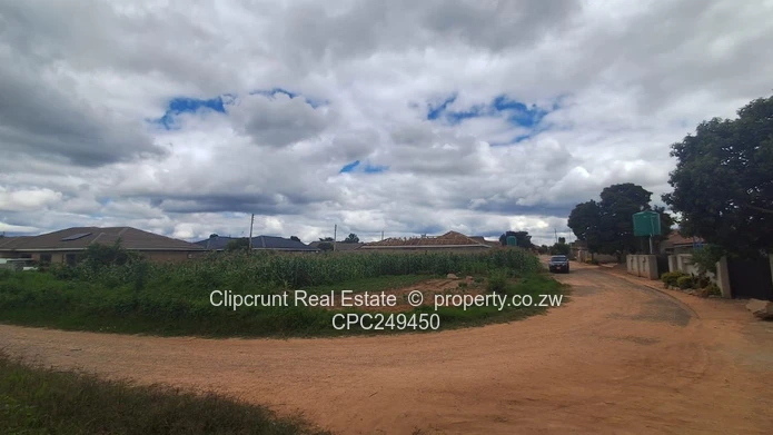 Ruwa Fairview blessed park stand forsale
