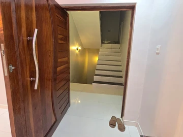 3 Bedroom Flat & Apartment